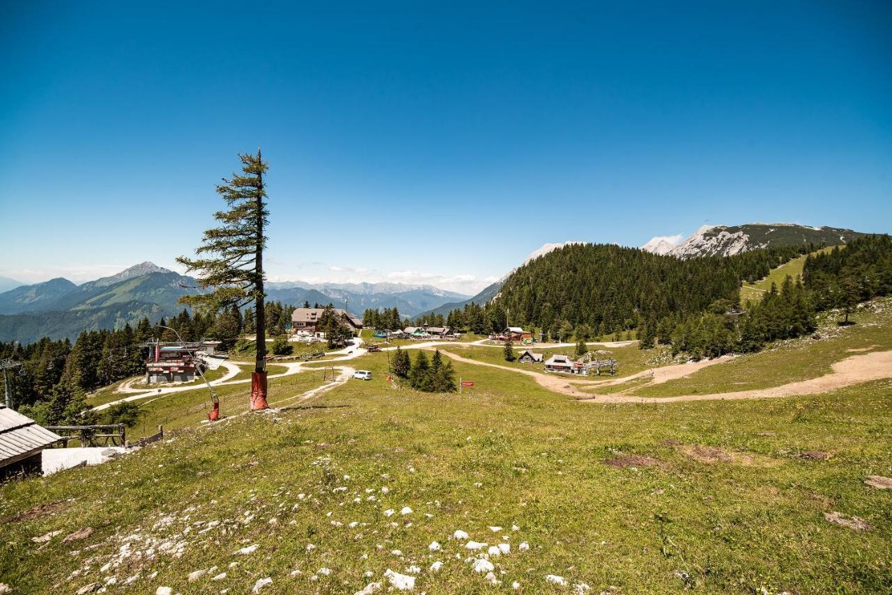 Apartments Zvoh, Krvavec, Ski-In, Ski-Out Cerklje na Gorenjskem Bagian luar foto