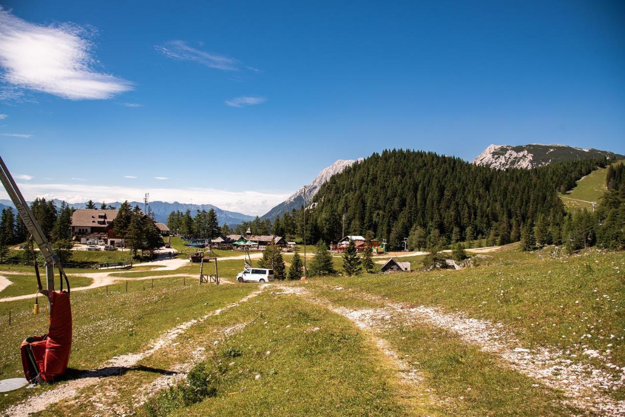 Apartments Zvoh, Krvavec, Ski-In, Ski-Out Cerklje na Gorenjskem Bagian luar foto